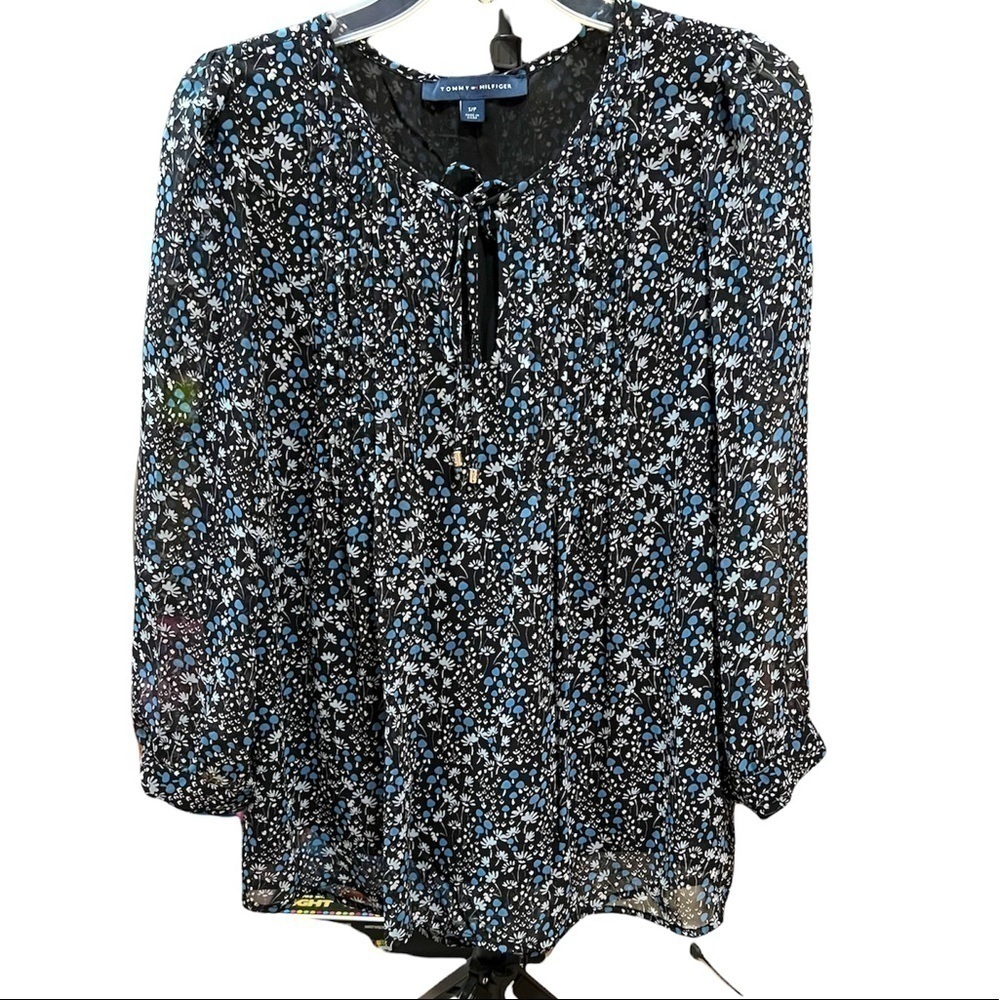 𝅺Tommy Hilfiger flower blue top size S